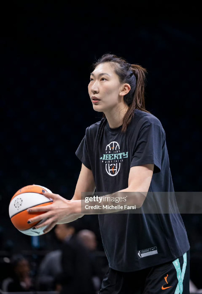 7m即時比分-时隔三年重返WNBA!韩旭首秀斩全场最高20分,难阻自由人季前赛落败|纽约自由人|纽约|印第安纳狂热|印第安纳|北京女篮_新浪体育_新浪新闻